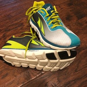 Altra zero drop running shoe worn once